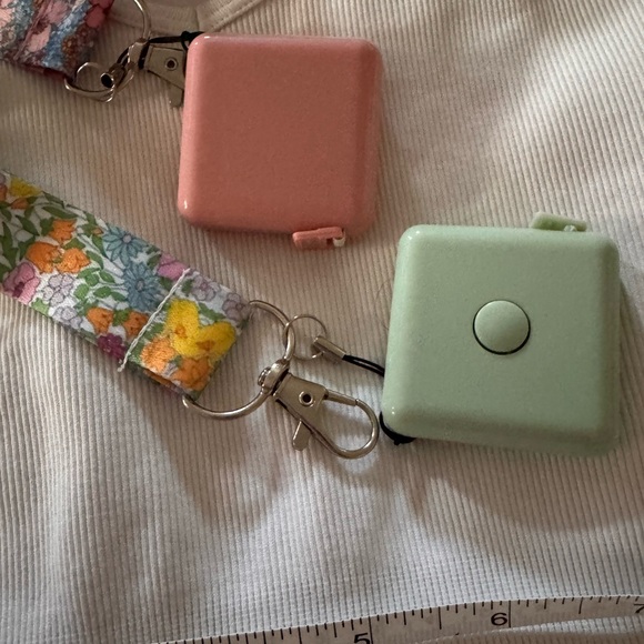 Measuring Tapes on a Landyard - Picture 4 of 6